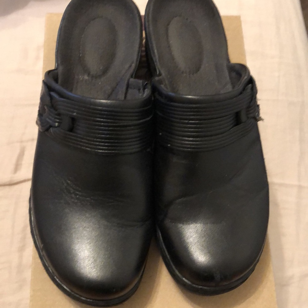 Clarks Black Mules 6W (slightly worn)